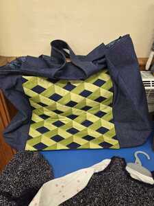 Julie Bag demonstrating hexiform quilting