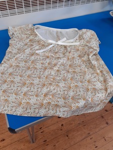 This lovely top has been made by Sheila. It is just right for the hot summer weather that we've been experiencing lately