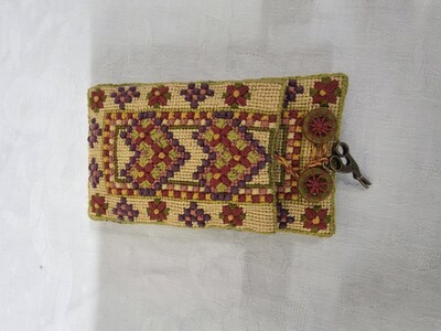 Julie - embroidered scissor case